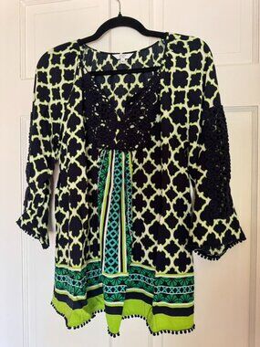 Vibrant, Crown & Ivy multi-patterned black and green geometric patterned blouse
